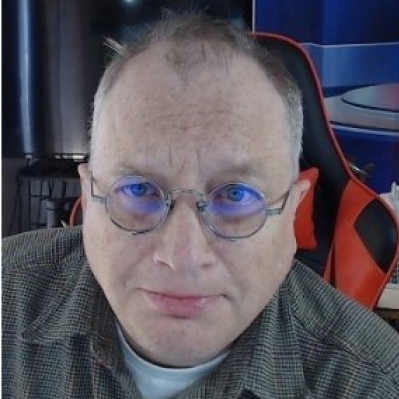 Headshot of Tom Diederich at KNIME