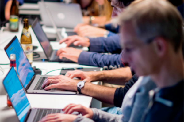 KNIME users completing an online course